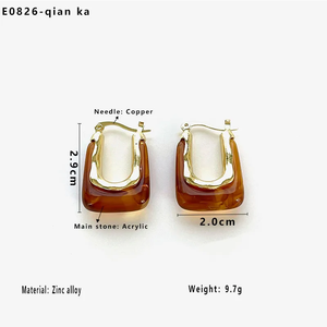 Pendientes Largos Geométricos Clásicos y Contemporáneos de Aleación de Zinc con Baño de Oro de 14K para Mujer, Accesorios Audaces para el Amor - Product Image 1