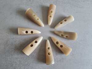 Botones de palanca de diseño de 2 agujeros ligeros únicos Cuerno de búfalo y buey natural con decoración de encaje Prendas lavables hechas a mano - Product Image 3