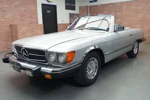Mercedes-Benz 380SL Convertible de 1981, Años 80, Plateado, 2 Asientos, Interior de Cuero, Transmisión Automática, Neumáticos R15 - Product Image 5