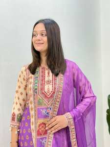 Vestido Anarkali de Calidad de Exportación India, Conjunto de 3 Piezas Kurti, Seda Banarasi con Trabajo a Mano, Vestido Anarkali Listo para Usar para Fiestas - Product Image 3