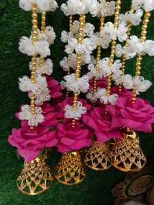 Mogra ฉากหลังดอกไม้ที่มีเสน่ห์และมาลัยดอกกุหลาบสีชมพูพร้อมกระดิ่งสำหรับงานแต่งงาน, Diwali และงานเฉลิมฉลองฉากหลัง Sangeet - Product Image 2