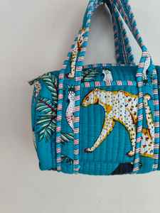 CLASSIC ART CRAFT Sac de voyage mini matelassé artisanal imprimé au bloc, motif floral, en tissu de coton, fermeture éclair, à porter à la main - Product Image 2