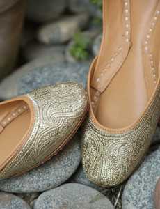 รองเท้าหนังผู้หญิงแฟชั่น ดีไซน์ใหม่สำหรับฤดูใบไม้ร่วง สีพื้นเรียบง่าย น้ำหนักเบา สไตล์ลำลอง เหมาะสำหรับงานปาร์ตี้ - Product Image 6