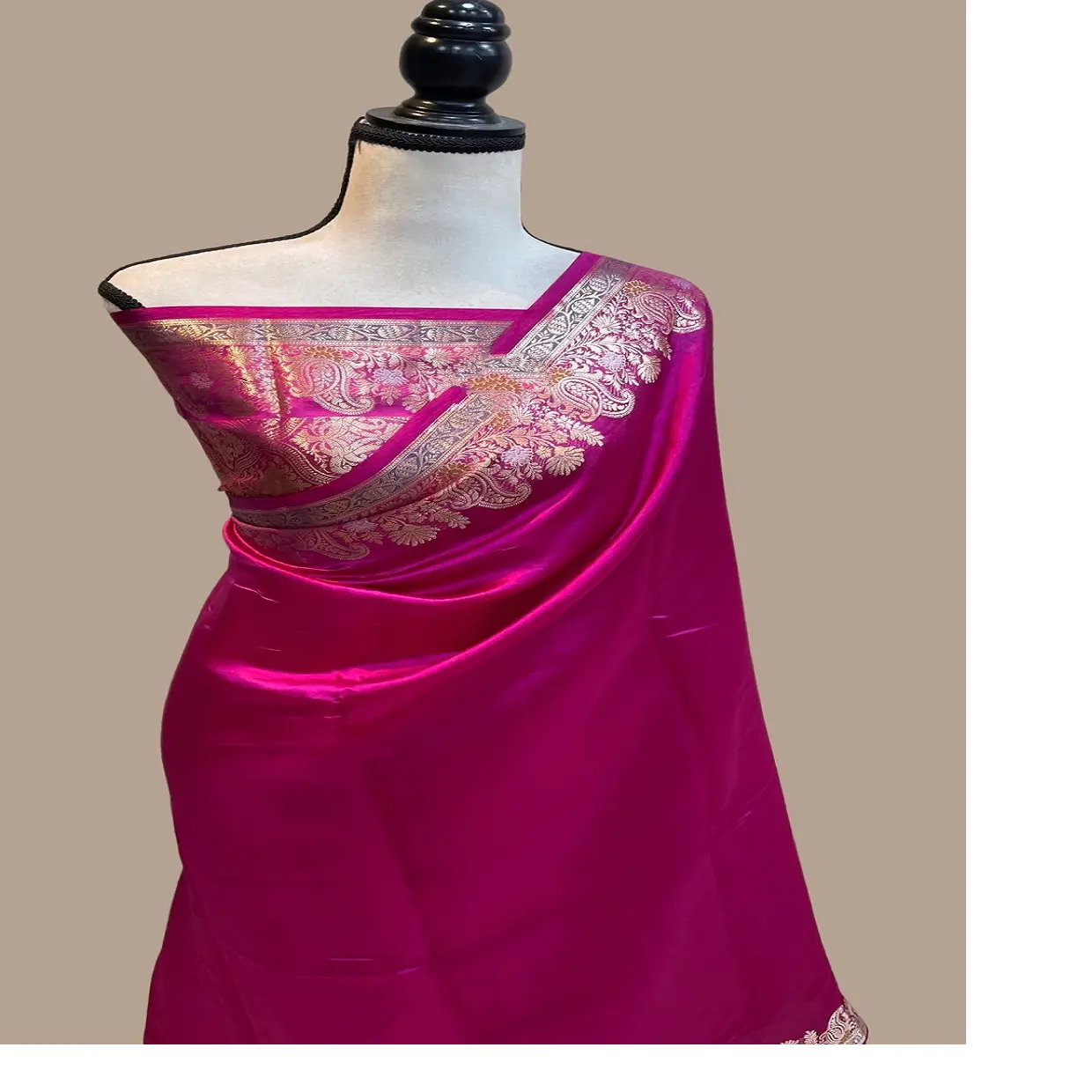 Sarees de seda brocados hechos a medida con bordes personalizados disponibles en hermosos bordes y color granate ideal para reventa