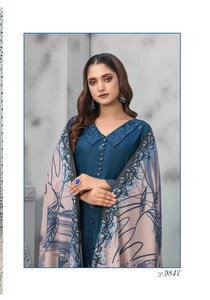 Silhouette droite de marque de haute qualité Shalwar Kameez pour les femmes pakistanaises vêtements d'hiver tissu de base vêtements brodés - Product Image 5