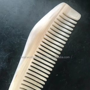 Meilleure qualité corne de vache fait à la main qualité corne de buffle poli taille personnalisée corne de boeuf naturelle peigne à cheveux par Falak World Export - Product Image 1