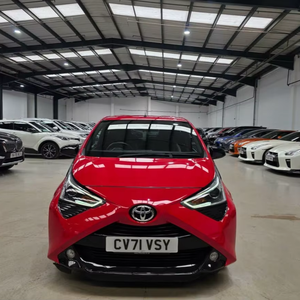 ÚLTIMO USADO NEAT USADO LHD/RHD 2021 T O Y O T A AYGO 1,0, 1/2/2/2/3/2/3/1/2/1/2 - Product Image 1