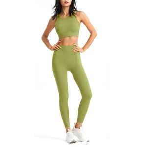 Ensemble de yoga pour femmes personnalisé, tissu en spandex/polyester solide et flexible pour les routines de fitness, respirant, séchage rapide, confort à long terme - Product Image 2