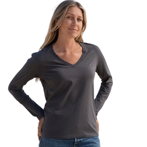Camiseta de Manga Larga Personalizada para Mujer, Color Gris Oscuro, Cuello en V, Algodón Orgánico de Lujo, Encogida, Premium, Suave, Clásica - Product Image 3