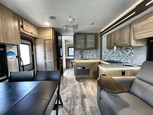 รถบ้านมือสองสภาพดี ปี 2025 รุ่น Coachmen Concorde 321D-S-F สำหรับขาย เหมาะสำหรับการตั้งแคมป์และการเดินทาง - Product Image 4