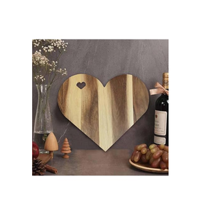 Planche à découper en bois d'acacia en forme de coeur Planche à découper décorative en bois Plateau de service à fromage petite taille - Product Image 1