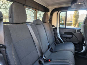 Camioneta Pickup Jeep Gladiator Sport S 2025 Usada en Excelentes Condiciones - Product Image 4