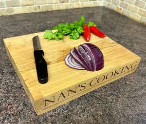 Planche à découper et plateau de service en bois - Durable, lavable au lave-vaisselle - Product Image 1