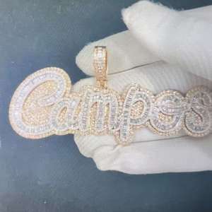 Charmes Hip Hop de luxe en argent sterling, sertis de moissanite, avec inscription Campes, finition or blanc et or rose, design attrayant - Product Image 1