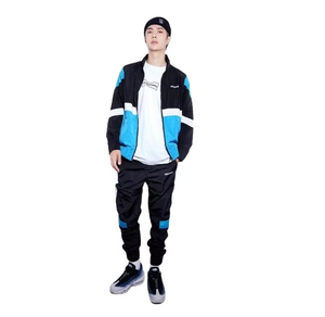 Venta al por mayor de chándal de nailon para hombre personalizado con logotipo unisex cortavientos conjunto sostenible Suana chándal contraste de color - Product Image 5