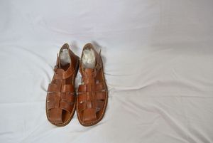 รองเท้าแตะหนังแบบปิดหัวเท้า พื้นรองเท้าแบบมีเบาะลม น้ำหนักเบา สวมใส่สบาย สายรัดรูปตัว T - Product Image 5