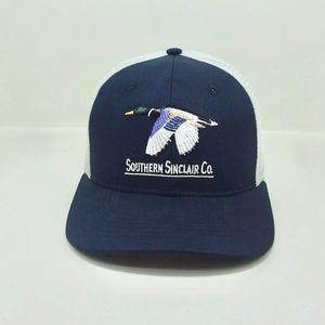 หมวกตาข่ายสีขาวแบบถักลายโลโก้ตามสั่งขนาดกลางของ2D ชุดใส่กลางแจ้งสำหรับผู้ใหญ่ผลิตโดยผู้จำหน่าย injae Vina - Product Image 1