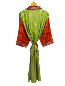 Bata de novia Bata de seda ligera para mujer Ropa de noche Bata larga, Kimono Sari de seda reciclada vintage indio con estampado floral, - Product Image 4