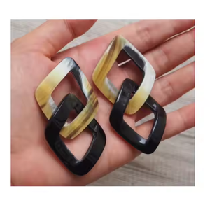 Bijoux élégants Boucles d'oreilles en corne de boeuf Bijoux avec peau naturelle pour femme Filles 100% Naturel et écologique par l'artisanat du croissant - Product Image 1