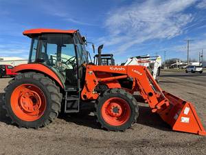 Tractor M7060HDC12 2023 - Mediano 4x4 de 71.0 HP con Bomba de Motor y Cojinete, Cabina Deluxe, Comodidad y Eficiencia - Product Image 5