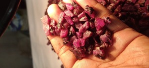 หินอัญมณีทับทิมธรรมชาติสีแดงทับทิมหยาบดิบไม่ตัดคริสตัลหินคอรันดัมหยาบสำหรับทำอัญมณีแถวอัญมณี - Product Image 5