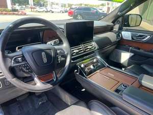 Vehículo Usado en Buenas Condiciones, Navigator 2024, Ofertas de Temporada, Autos Usados Premium, Automático Inteligente, Listo para Enviar - Product Image 3