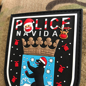 Parche de goma de PVC 3D de oso de Berlín de Navidad Alemania Edición de vacaciones insignia de PVC suave personalizada con respaldo de gancho y bucle - Product Image 2