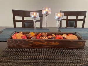 Plateau de service rectangulaire en bois fait main sur mesure avec motif floral, poignées en métal écologiques pour la cuisine et l'extérieur - Product Image 3