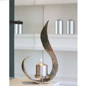 Bougeoir en métal pour la décoration de la maison porte-bougie pour l'éclairage et le jeu porte-bougie décoratif élégant finition antique - Product Image 1