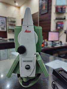 Estación robótica Leica Total Station TS 1202+ Robotic R 1000 disponible para la venta en buen estado - Product Image 4