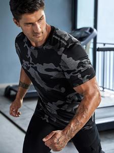 T-shirt de fitness élégant pour homme, imprimé par sublimation, col rond, mélange polyester-coton, vêtements décontractés et sportifs - Product Image 2