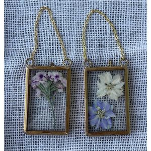 Cadre d'herbarium suspendu en métal doré élégant |   Cadre en verre double face mural pour fleurs séchées, vitrine d'art minimaliste - Product Image 2