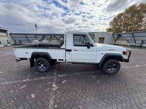 Toyota Land Cruiser 79 d'occasion 2022, cabine simple, pick-up, conduite à gauche, intérieur sombre, turbo, pneus R21, automatique, super propre - Product Image 4