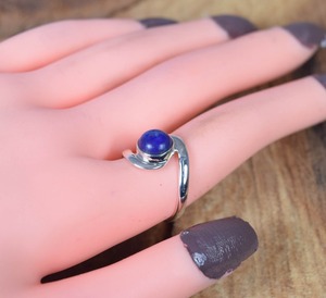 Pierre précieuse d'excellente qualité de forme ronde Bague Lapis Lazuli Bague en argent sterling 925 Bague faite à la main Design classique pour femmes Bagues - Product Image 2