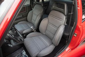 Renault Alliance GTA 1987 d'occasion en bon état, coupé manuel 5 vitesses, quasi-d'origine, sans réserve, modèle unique et rare, disponible exclusivement pendant une année. - Product Image 5