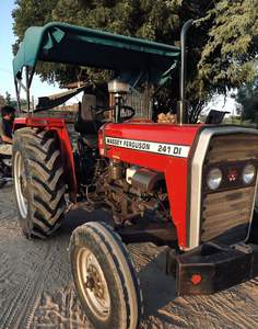 Tractores Agrícolas Massey Ferguson 4x4 en Buen Estado en Venta - Product Image 2