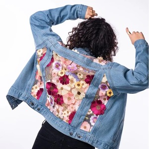 Veste en jean pour femmes avec fleurs en dentelle, élégante veste en jean brodée, vêtement décontracté élégant pour femmes, prix de gros - Product Image 1
