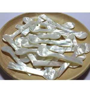 Cuillère en nacre naturelle de qualité supérieure pour servir du caviar et des aliments délicats - Product Image 4