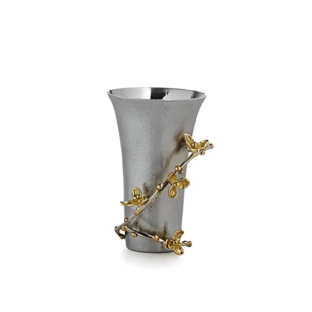 Latest Metal Flower Vase For Home And Wedding Decoration In Customized Designs With Shiny Finishing