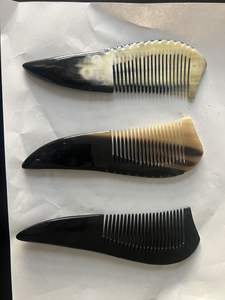 Peine de Cuerno Natural Ecológico Hecho a Mano con Tallado Calado, Accesorio de Moda Premium para un Cabello Saludable y Masaje del Cuero Cabelludo - Product Image 5