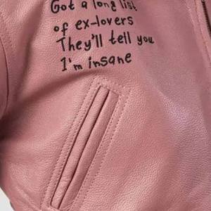 Fabricación 100% chaqueta universitaria transpirable con mangas de cuero de Color de contraste de alta calidad chaqueta universitaria hecha a medida para mujer - Product Image 6