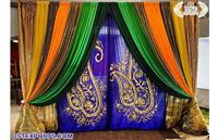 Magnifiques toiles de fond et draperies décoratives pour Mehndi et Maiya, décor de scène Sangeet avec draperies Zari, superbes décors de mariage pour scène.