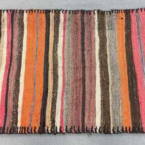 Tapis turc vintage en laine 2,5x6,1 pi (76x186 cm) Kilim écologique orange patchwork avec envers en latex - Product Image 3