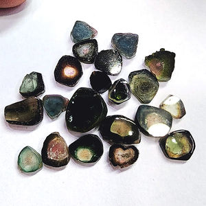 110 CTS Lote de alta calidad Natural Bio Color turmalina 5mm 14mm Tamaño libre Cristales crudos Ventas de hierro verde Piedra rugosa suelta - Product Image 2