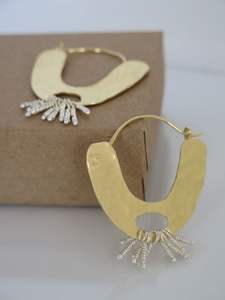 Boucles d'oreilles en laiton pour femme avec charme antique et design délicat pour une soirée élégante ou une tenue formelle - Product Image 2