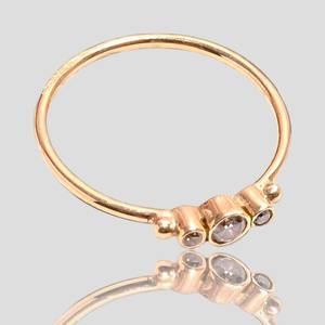 Bague en diamant personnalisée plaquée or jaune 18 carats exclusive faite à la main de la meilleure qualité pour les mariages, les fêtes et les anniversaires - Product Image 2