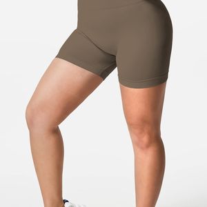 Venta al por mayor de pantalones cortos de motorista sin costuras de color sólido para correr las mujeres de yoga pantalones cortos de gimnasio de control de barriga mujeres pantalones cortos de yoga amarillo - Product Image 4