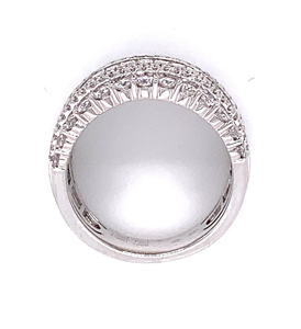 Bague d'éternité élégante sertie de canaux diamants de laboratoire de taille ronde et baguette fabriqués avec de l'or blanc 14 carats Alliance unique - Product Image 4