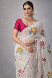 Sari de Seda con Diseño Exclusivo y Elegante Blusa con Estampados Florales, Estilo Étnico Moderno para Fiestas - Product Image 3