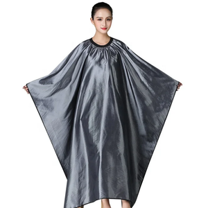 Cape de salon de coiffure imperméable antistatique et antiadhésive en polyester imprimé personnalisé pour adultes Saaqaans de coupe de cheveux de barbier - Product Image 5